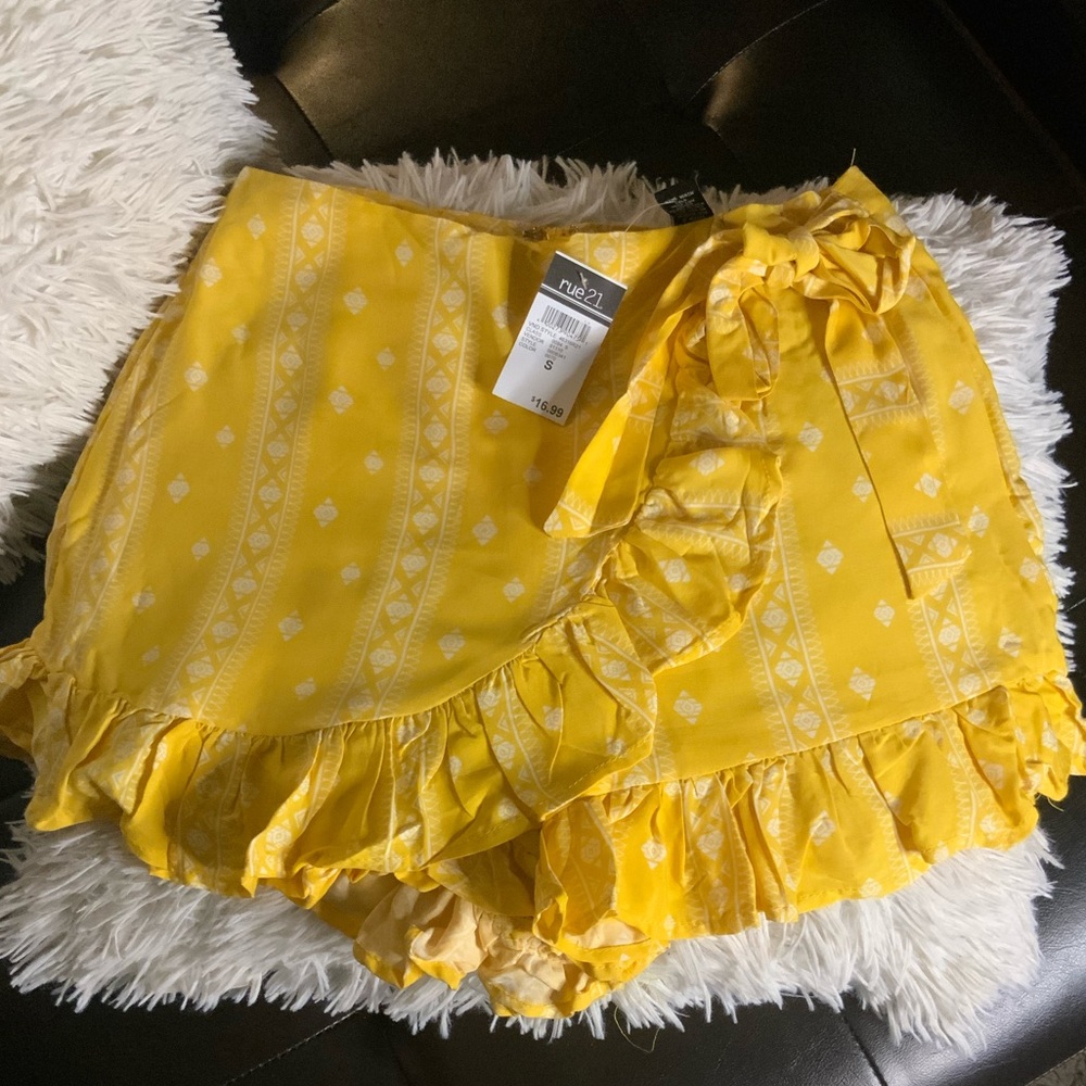 Rue21-Short Skirt SIZE S Color yellow